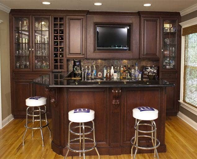 tu-ruou-quay-bar