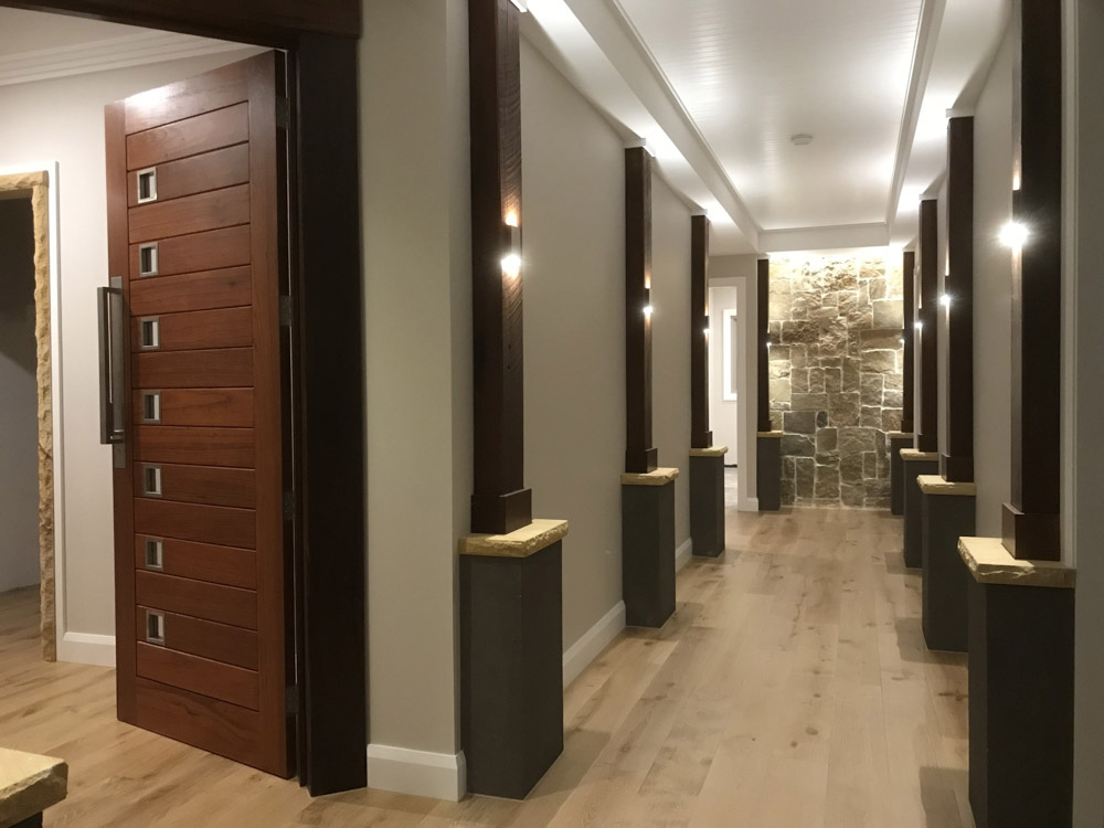 Đối với hành lang thuộc hướng Đông hướng Đông Nam, Nam, Tây Nam được coi là những hướng cực kỳ tốt