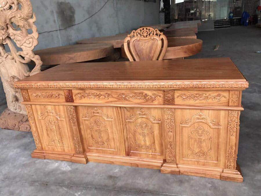Thiết kế bàn 2 ngăn tủ lớn và ghế ngồi