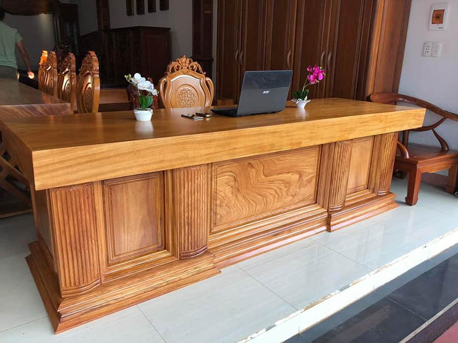 Mẫu bàn nguyên tấm lớn đầy uy nghi