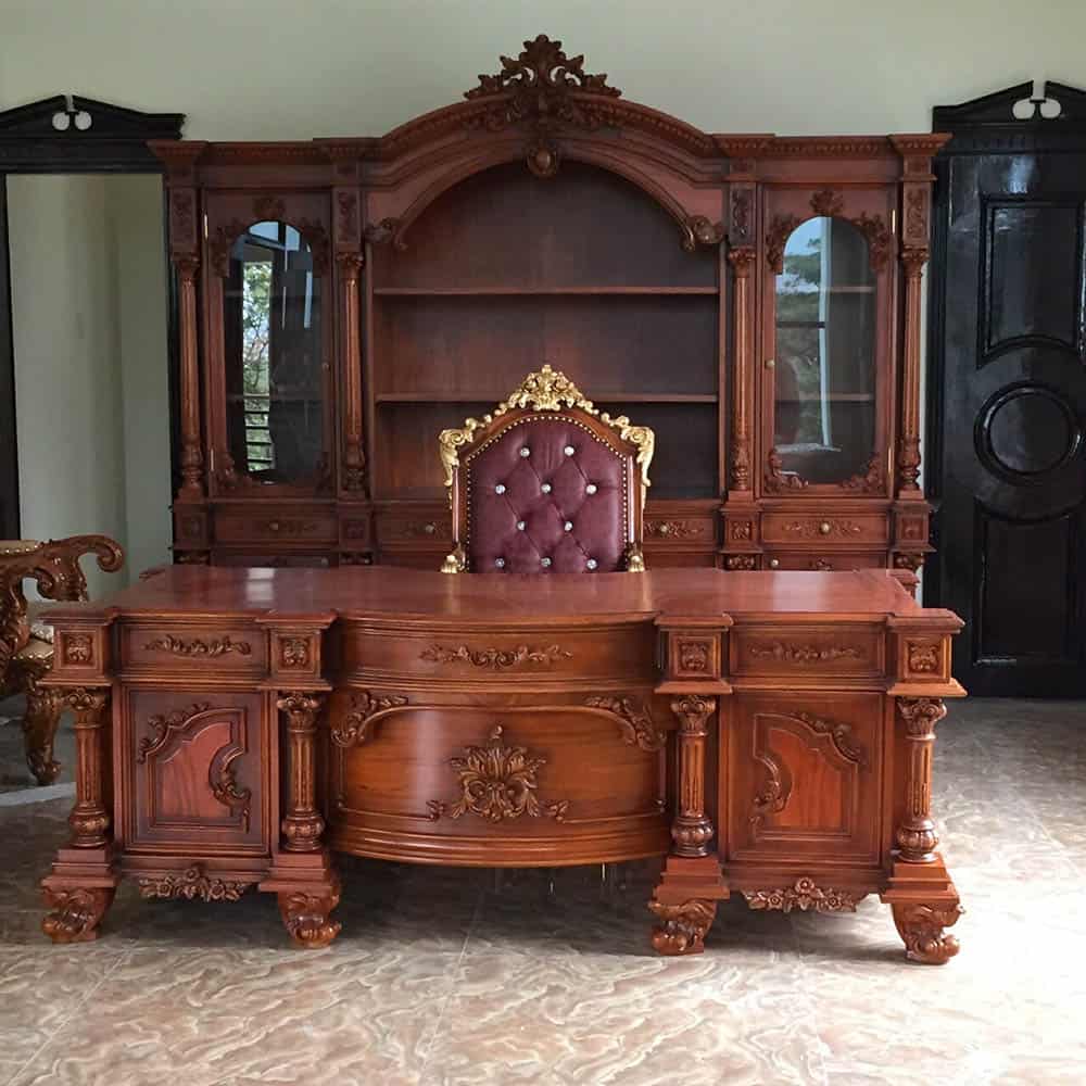 Mẫu bàn tân cổ điển uy nghi và vương giả