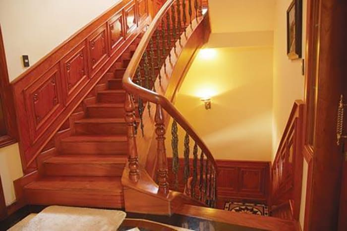 Mẫu cầu thang tân cổ điển nguy nga và lộng lẫy