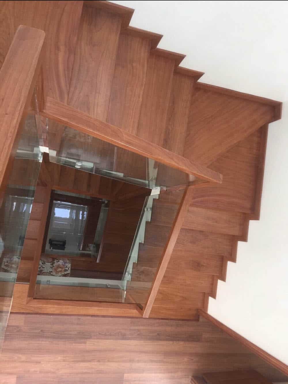 Mẫu thiết kế đẹp mê ly với màu đỏ thẫm